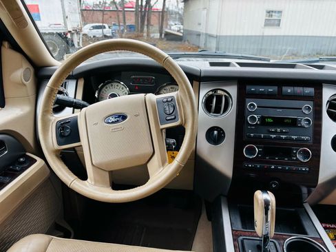Used 2013 Ford Expedition XLT image 7