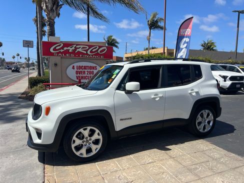 Used 2019 Jeep Renegade Latitude w/ UConnect 8.4 Nav Group FWD image 5