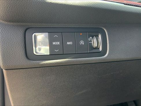 Used 2025 Chevrolet Traverse Z71 AWD/4WD image 33
