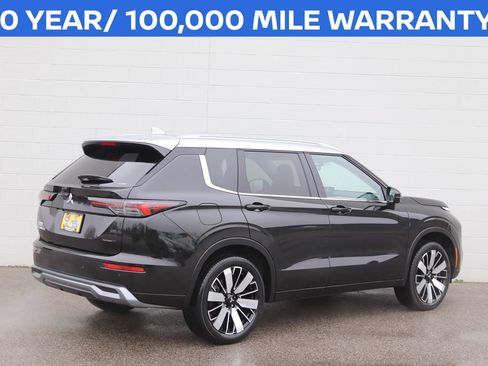 Used 2025 Mitsubishi Outlander AWD image 2