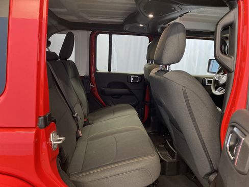 Certified 2025 Jeep Wrangler Unlimited Sahara w/ Safety Group AWD/4WD image 37