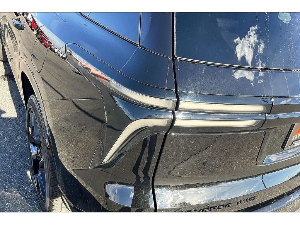 Used 2024 Chevrolet Traverse RS AWD/4WD image 32