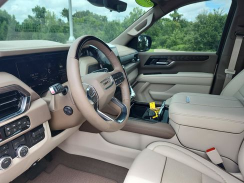 Used 2026 GMC Yukon Denali w/ Advanced Technology Package AWD/4WD image 16