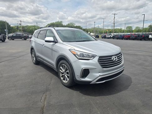 Used 2018 Hyundai Santa Fe SE AWD/4WD image 2