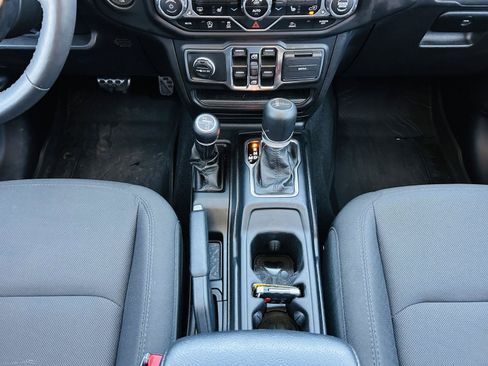 Used 2023 Jeep Gladiator Sport AWD/4WD image 19