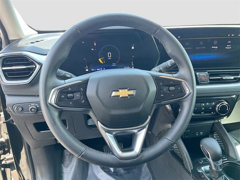 Used 2024 Chevrolet TrailBlazer LT w/ LT Cold Weather Package image 11