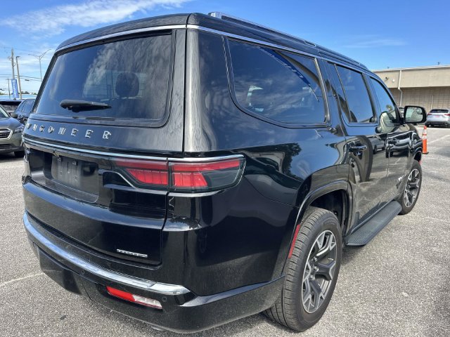 Used 2024 Jeep Wagoneer Series III AWD/4WD image 18