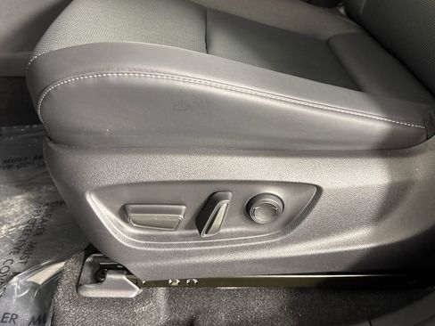 Certified 2025 Toyota Crown XLE image 9