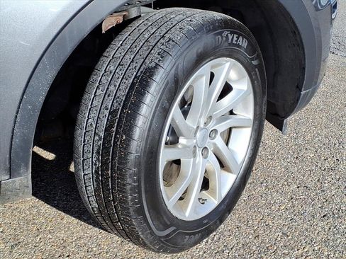 Used 2017 Land Rover Discovery Sport HSE image 4