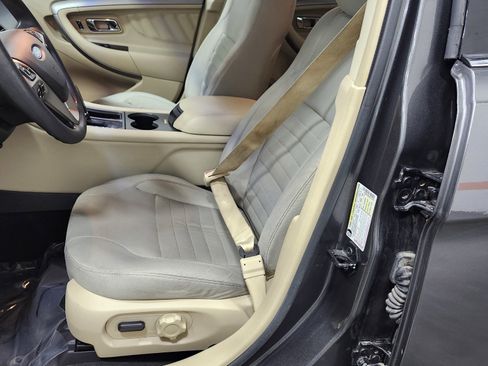 Used 2016 Ford Taurus SE image 19