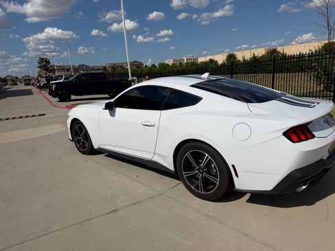 Used 2024 Ford Mustang Coupe RWD image 6