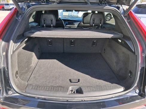 Certified 2023 Cadillac XT4 Luxury w/ Cold Weather Package image 6