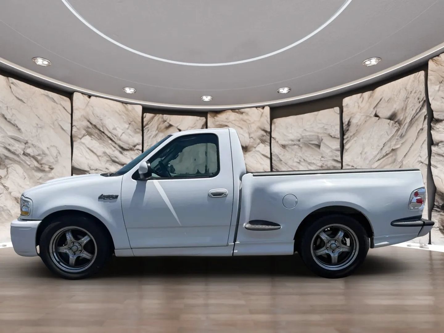 Used 2003 Ford F150 Lightning RWD image 5