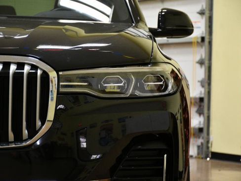 Used 2022 BMW X7 xDrive40i w/ Premium Package AWD/4WD image 8