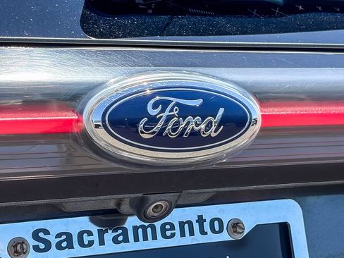 Used 2018 Ford Edge SEL w/ Equipment Group 201A FWD image 9