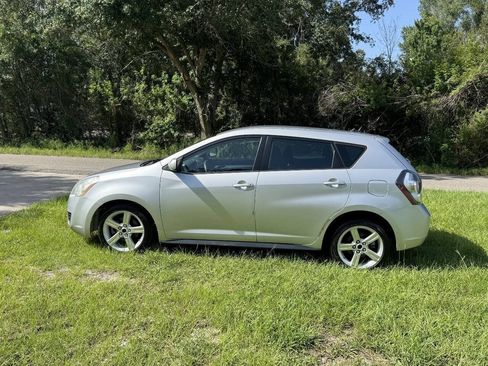 Used 2009 Pontiac Vibe w/ Preferred Package FWD image 4