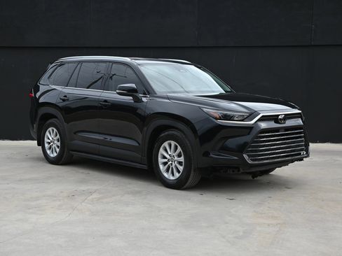 Used 2024 Toyota Grand Highlander AWD image 1