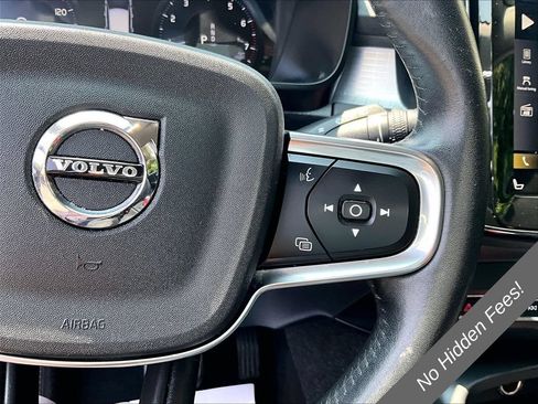 Used 2021 Volvo XC40 T4 Momentum FWD image 17