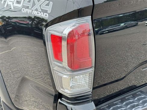 Used 2023 Toyota Tacoma TRD Off-Road image 9