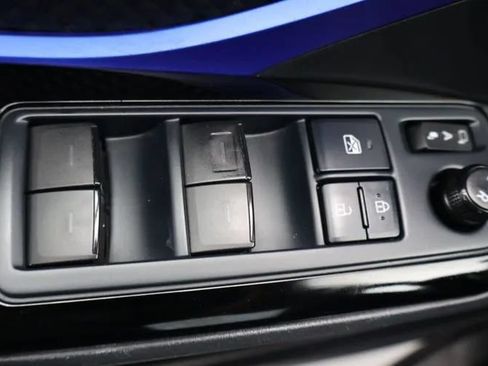 Used 2022 Toyota C-HR XLE FWD image 21