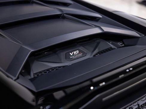 Used 2024 Lamborghini Huracan Sterrato AWD/4WD image 16