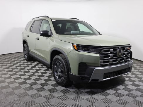 New 2026 Honda Pilot TrailSport image 3