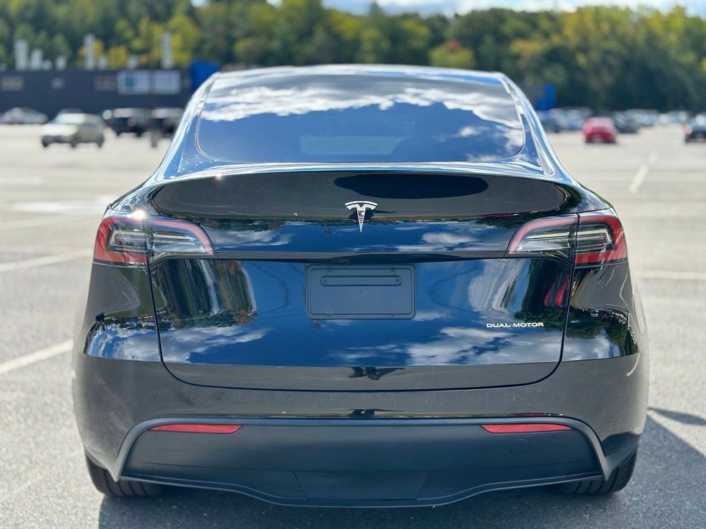 Used 2025 Tesla Model Y Long Range AWD/4WD image 5