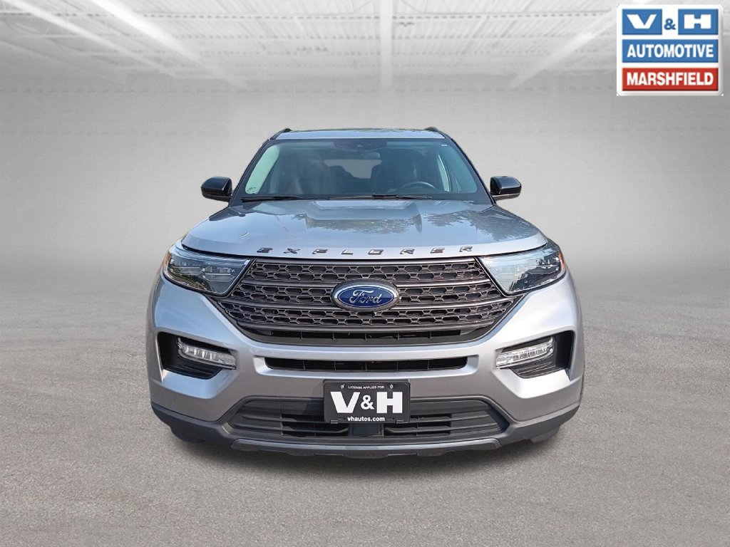 Used 2023 Ford Explorer XLT w/ Equipment Group 202A AWD/4WD image 9