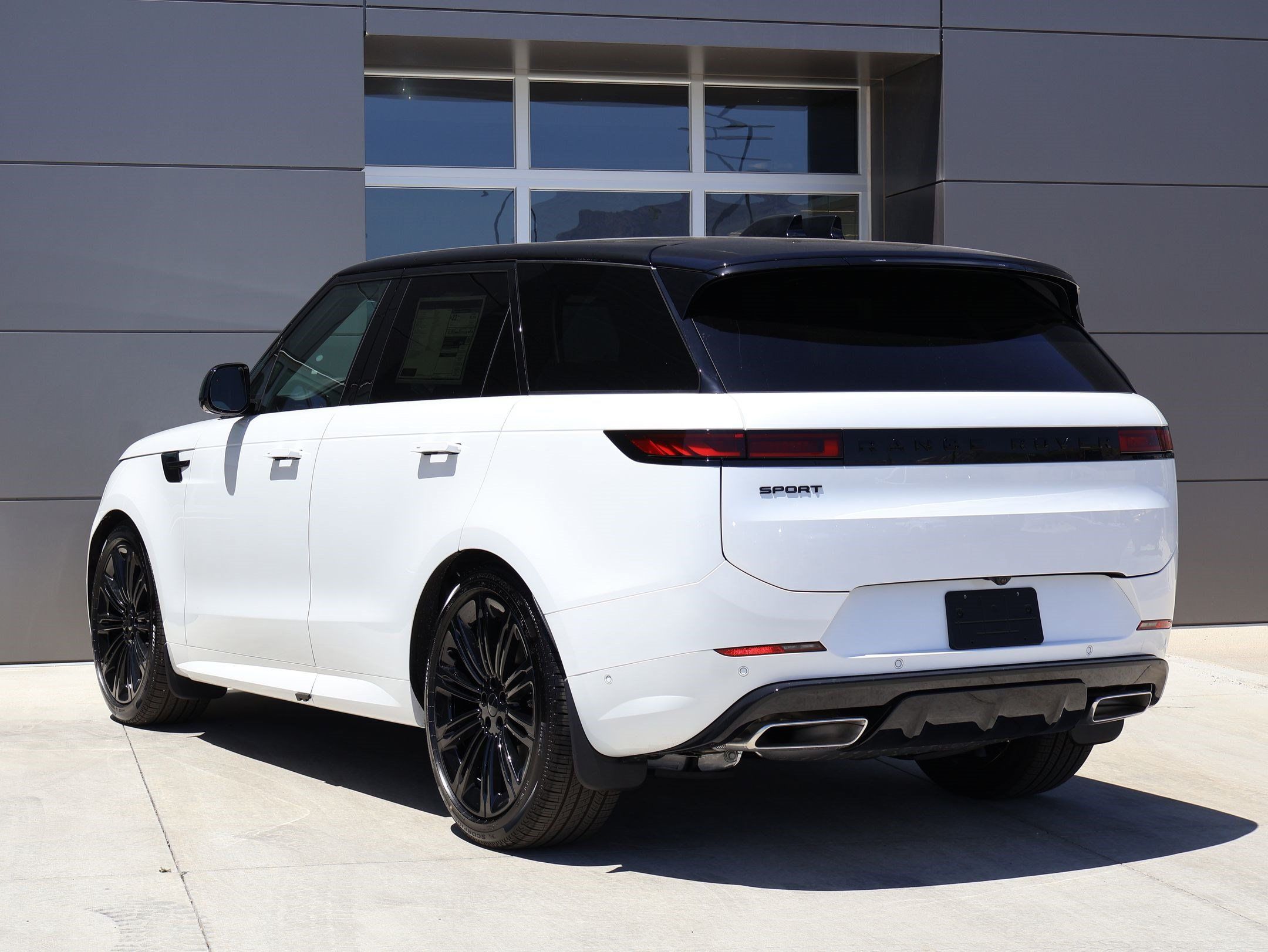 New 2026 Land Rover Range Rover Sport Dynamic SE AWD/4WD image 8