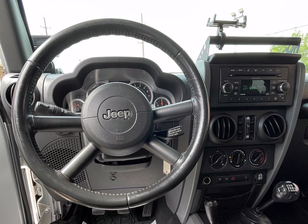 Used 2010 Jeep Wrangler Unlimited Rubicon AWD/4WD image 16