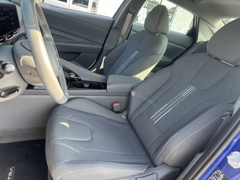 Used 2023 Hyundai Elantra SEL w/ Convenience Package FWD image 11