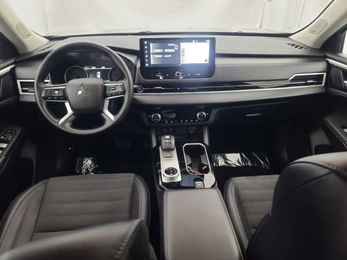 Used 2025 Mitsubishi Outlander SE AWD/4WD image 24