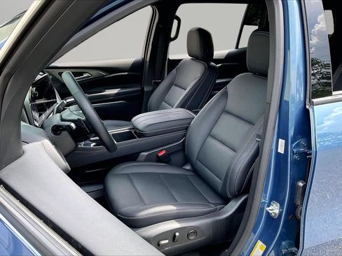 Used 2025 Chevrolet Traverse LT w/ LPO, Floor Liner Package FWD image 21