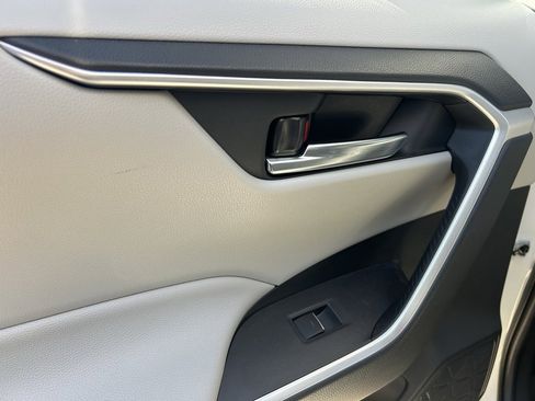 Used 2022 Toyota RAV4 XLE Premium image 26