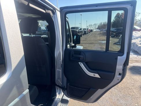 Used 2016 Jeep Wrangler Unlimited Sahara image 46