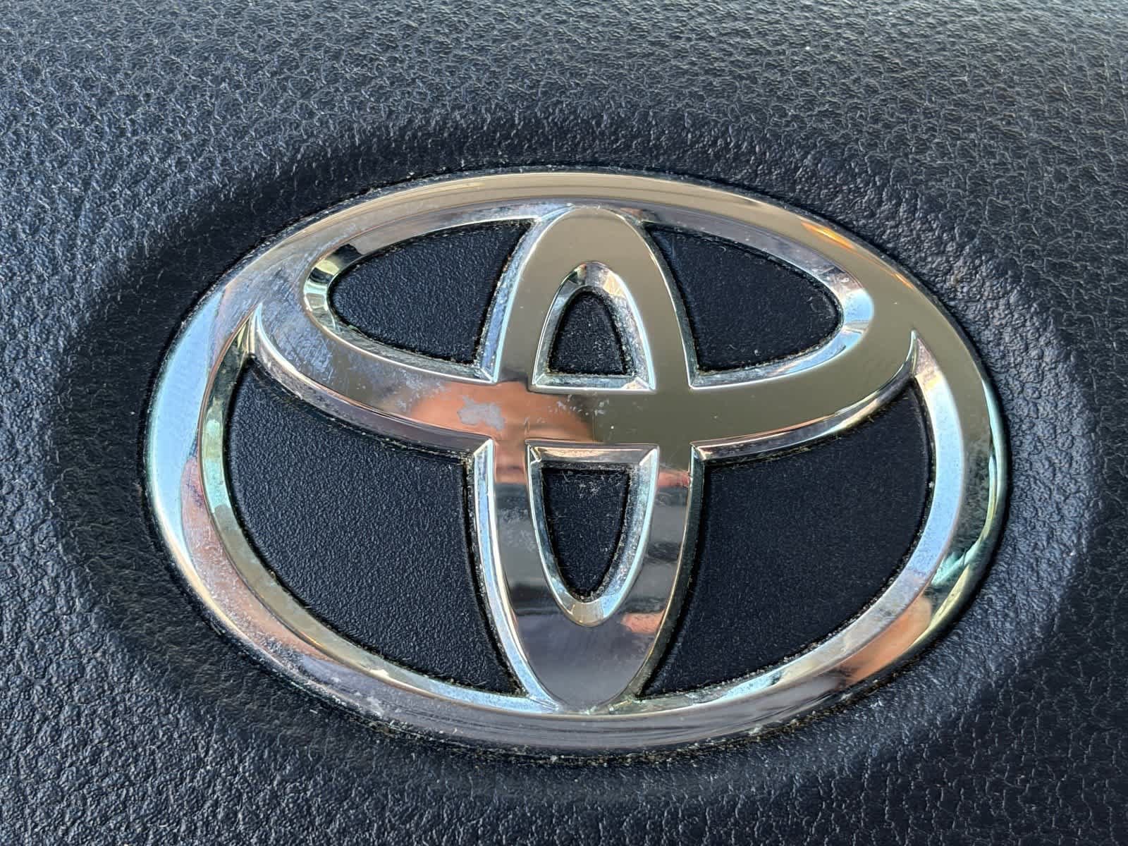 Used 2017 Toyota Prius Three Touring FWD image 17