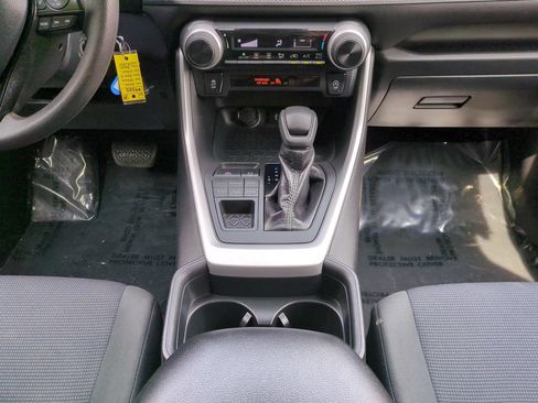 Used 2020 Toyota RAV4 LE AWD/4WD image 19