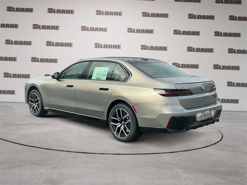 New 2026 BMW 750e xDrive image 3