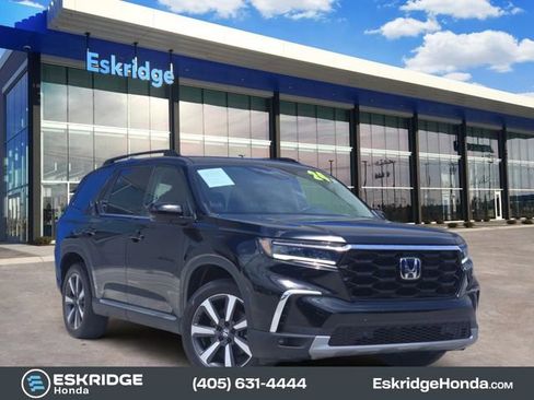 Used 2024 Honda Pilot Touring image 1