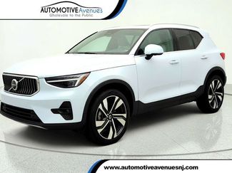 Used 2024 Volvo XC40 B5 Plus w/ Protection Package Premier AWD/4WD video 1