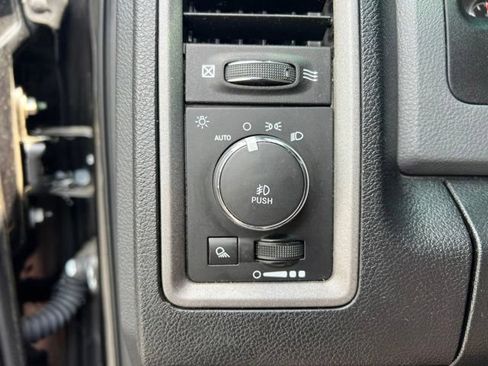 Used 2017 RAM 1500 Express AWD/4WD image 10