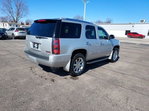 Used 2011 GMC Yukon Denali image 3