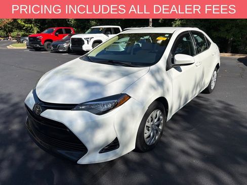 Used 2017 Toyota Corolla LE FWD image 3
