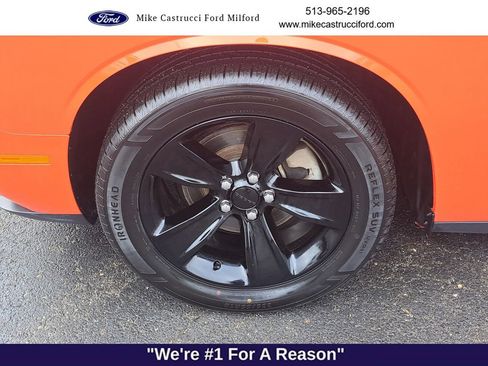 Used 2021 Dodge Challenger SXT w/ Driver Convenience Group image 9