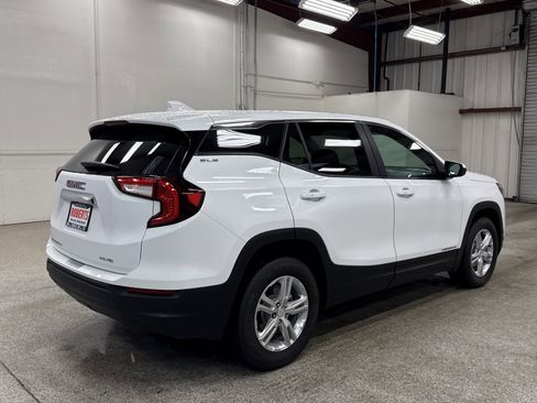 Used 2024 GMC Terrain SLE image 15