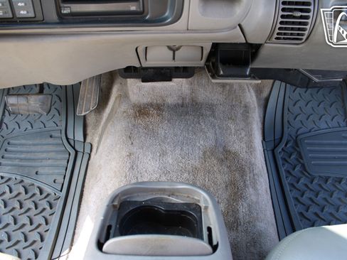 Used 1999 Chevrolet Tahoe Z71 w/ Preferred Equipment Group image 40