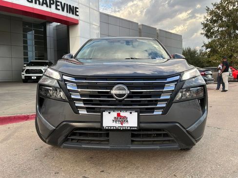 Used 2025 Nissan Rogue SV FWD image 3