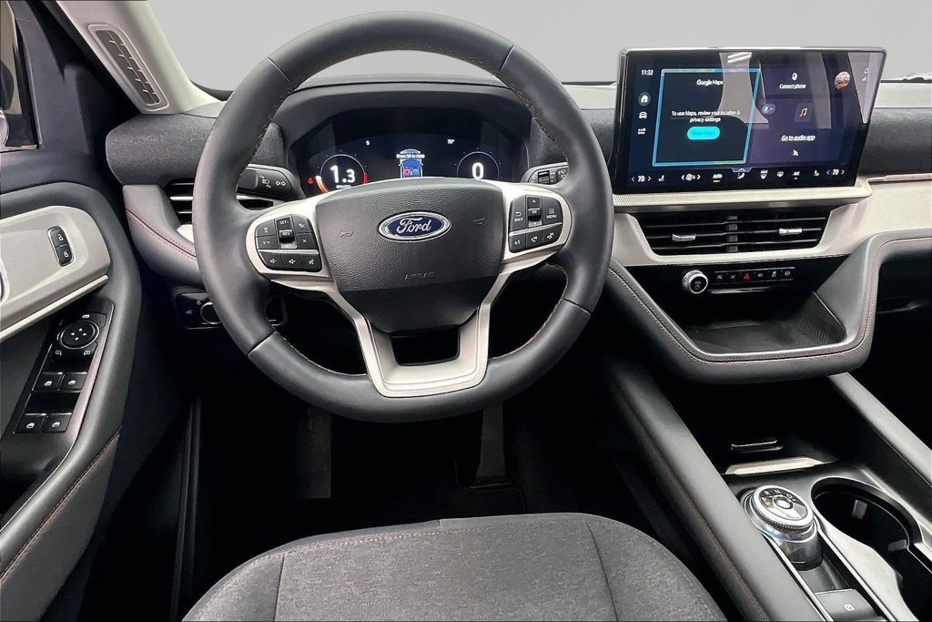 Certified 2025 Ford Explorer Active AWD/4WD image 5