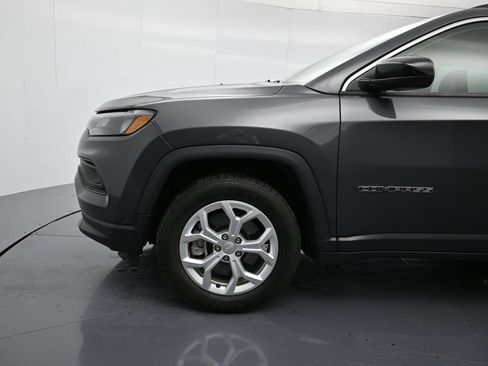 Used 2024 Jeep Compass Latitude AWD/4WD image 9