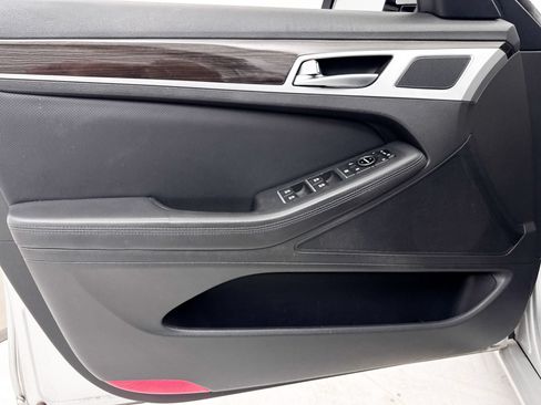 Used 2016 Hyundai Genesis 3.8 RWD image 22